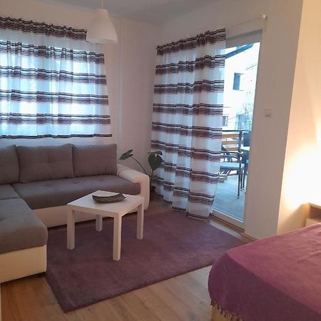 V & V Studio Apartments Ni Buitenkant foto