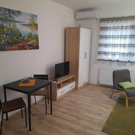 V & V Studio Apartments Ni Buitenkant foto