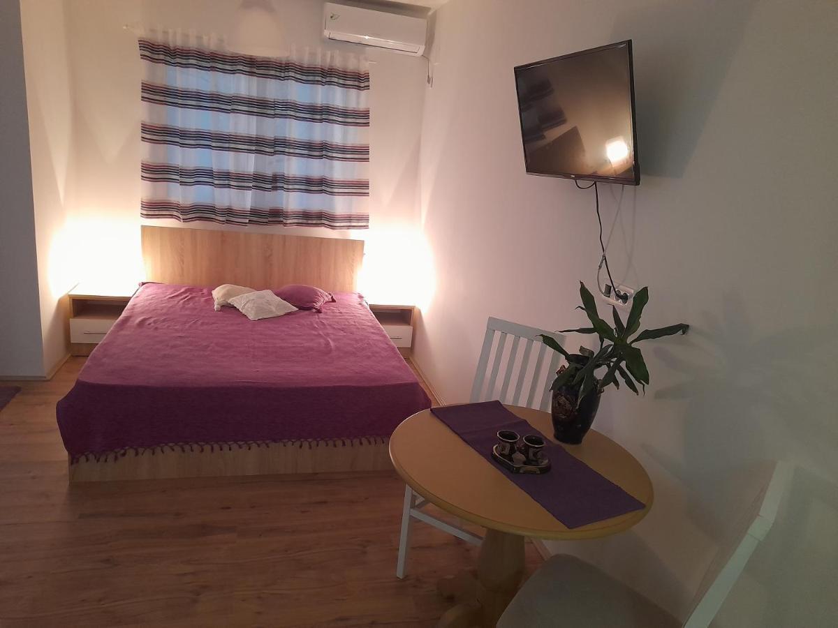 V & V Studio Apartments Ni Buitenkant foto