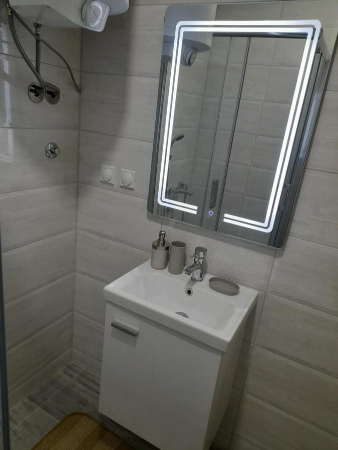 V & V Studio Apartments Ni Buitenkant foto