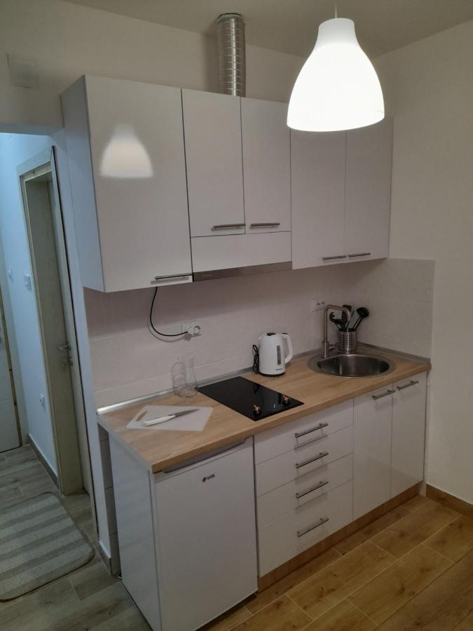 V & V Studio Apartments Ni Buitenkant foto