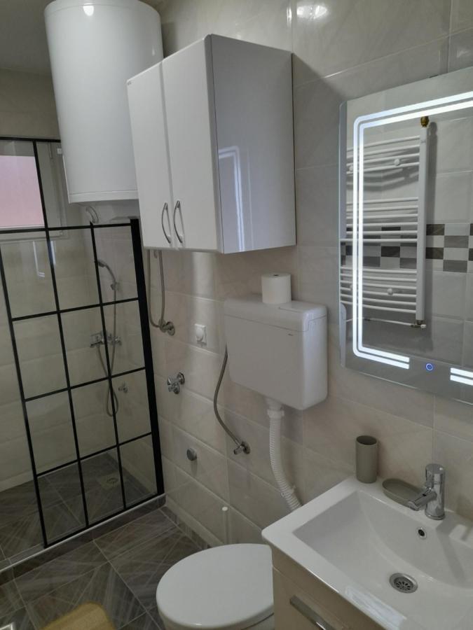 V & V Studio Apartments Ni Buitenkant foto