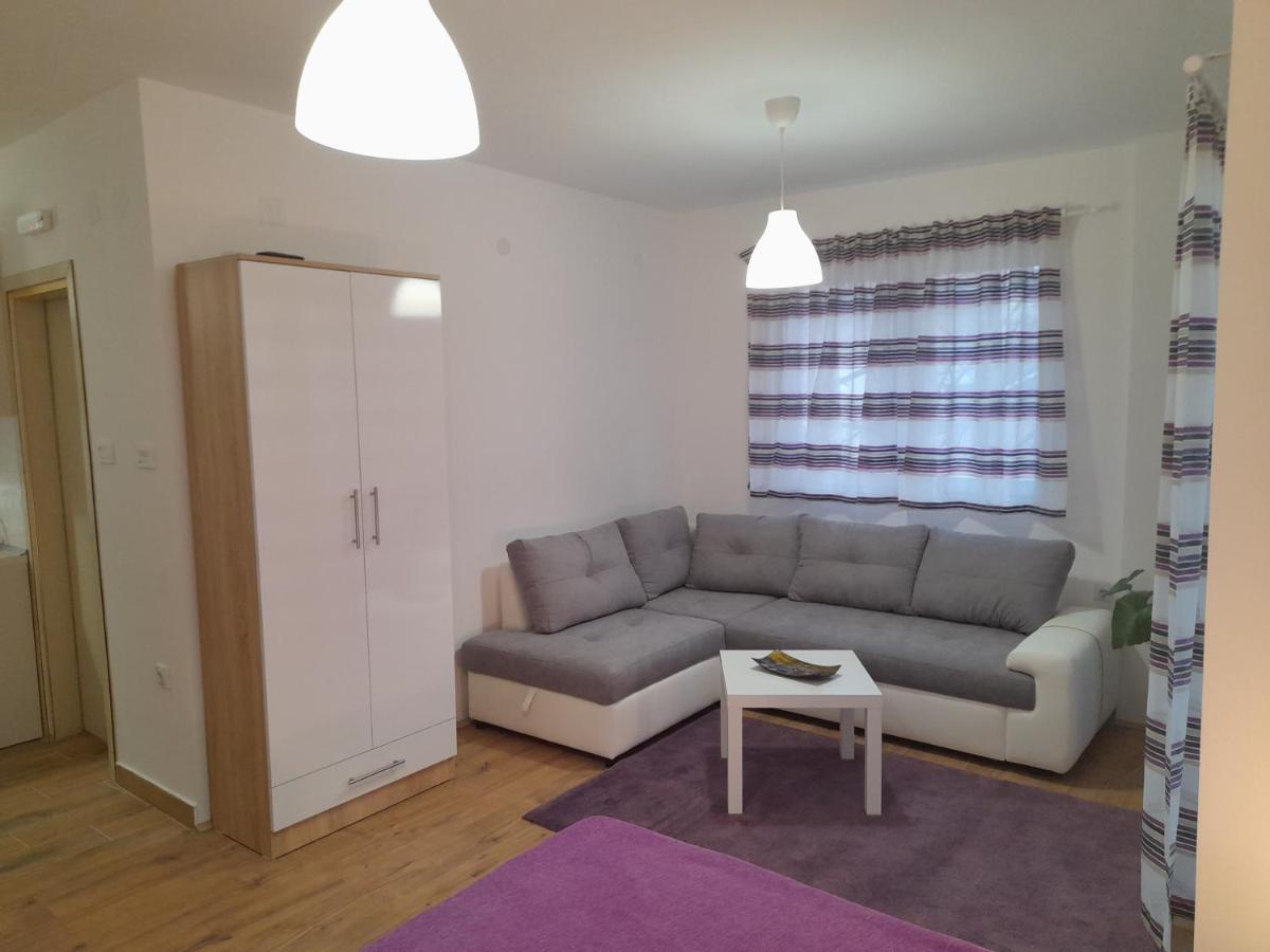 V & V Studio Apartments Ni Buitenkant foto