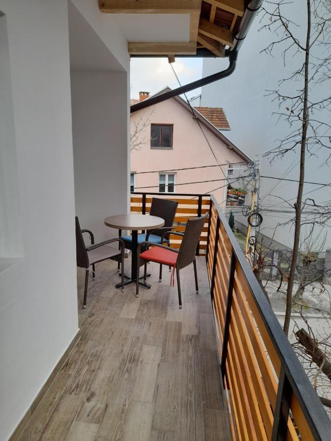 V & V Studio Apartments Ni Buitenkant foto