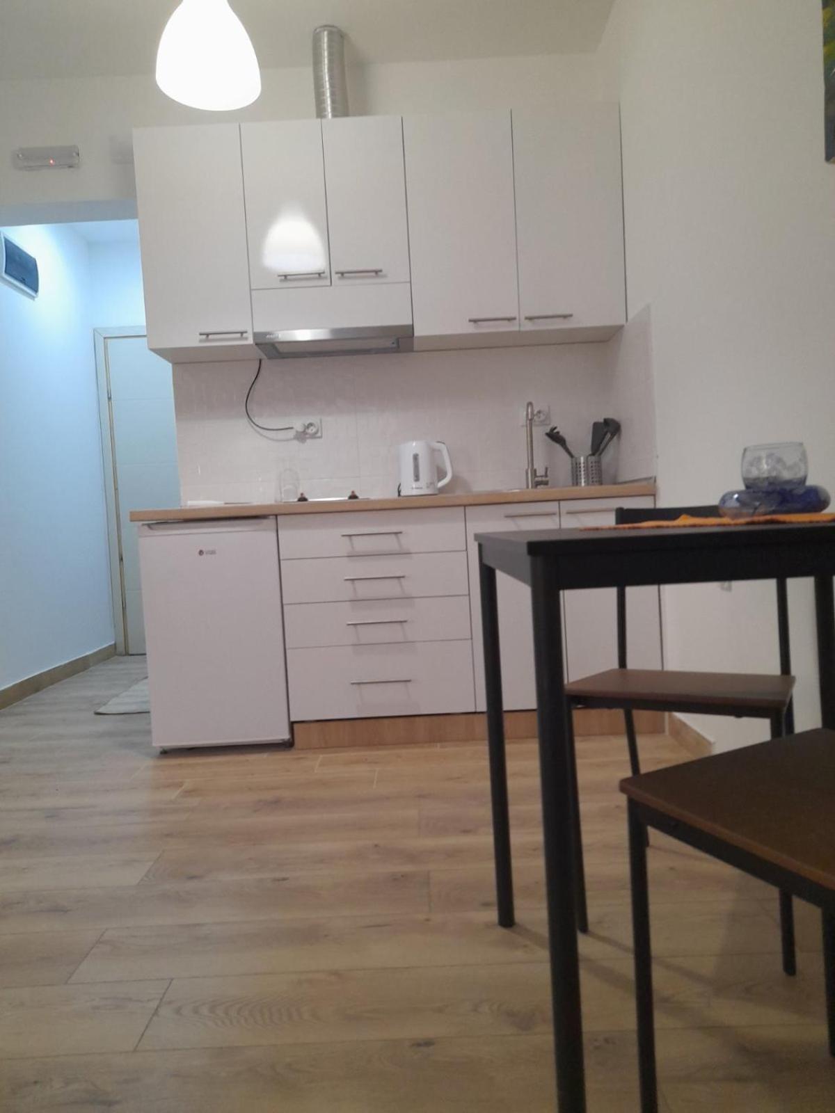 V & V Studio Apartments Ni Buitenkant foto