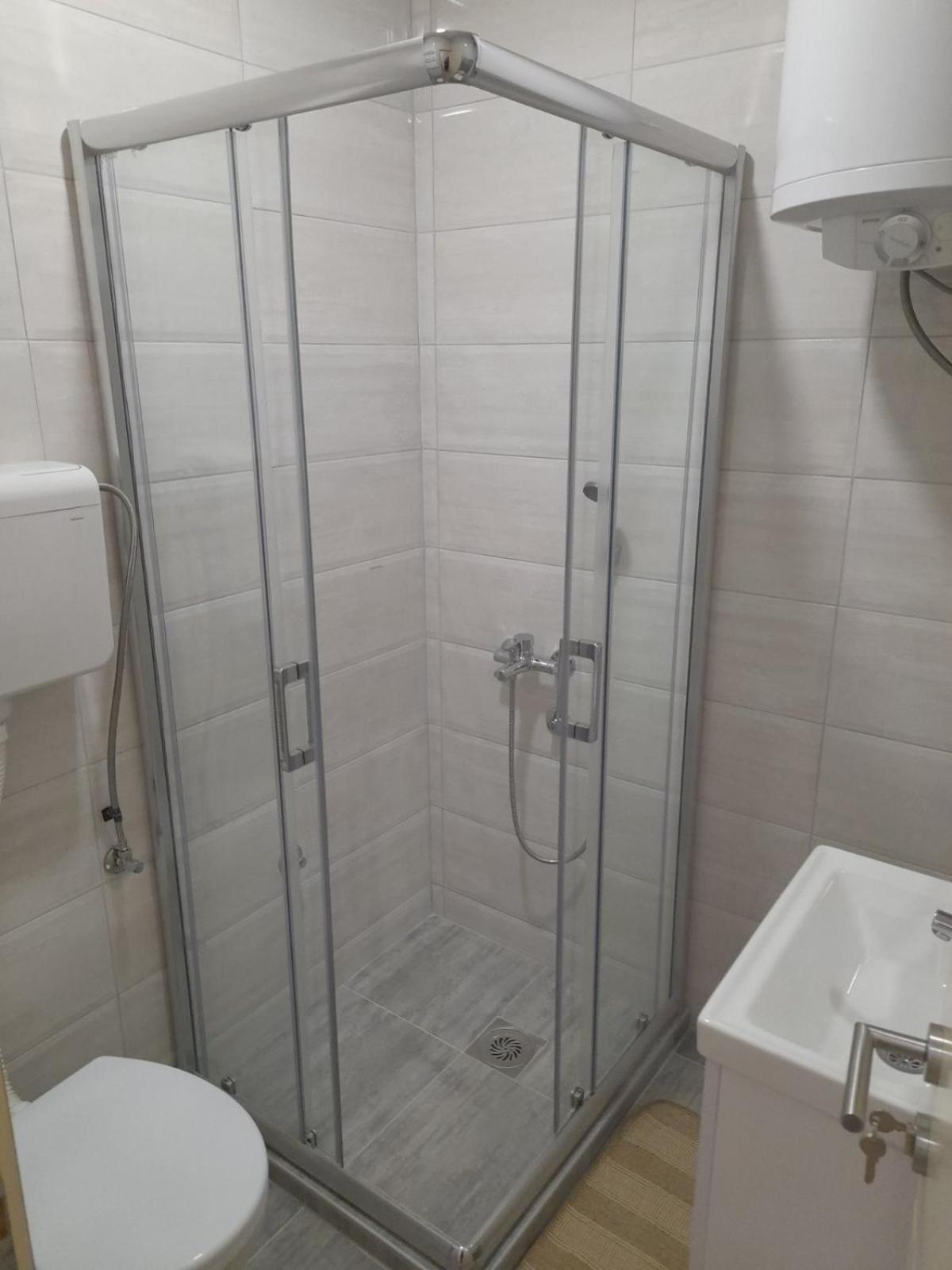 V & V Studio Apartments Ni Buitenkant foto