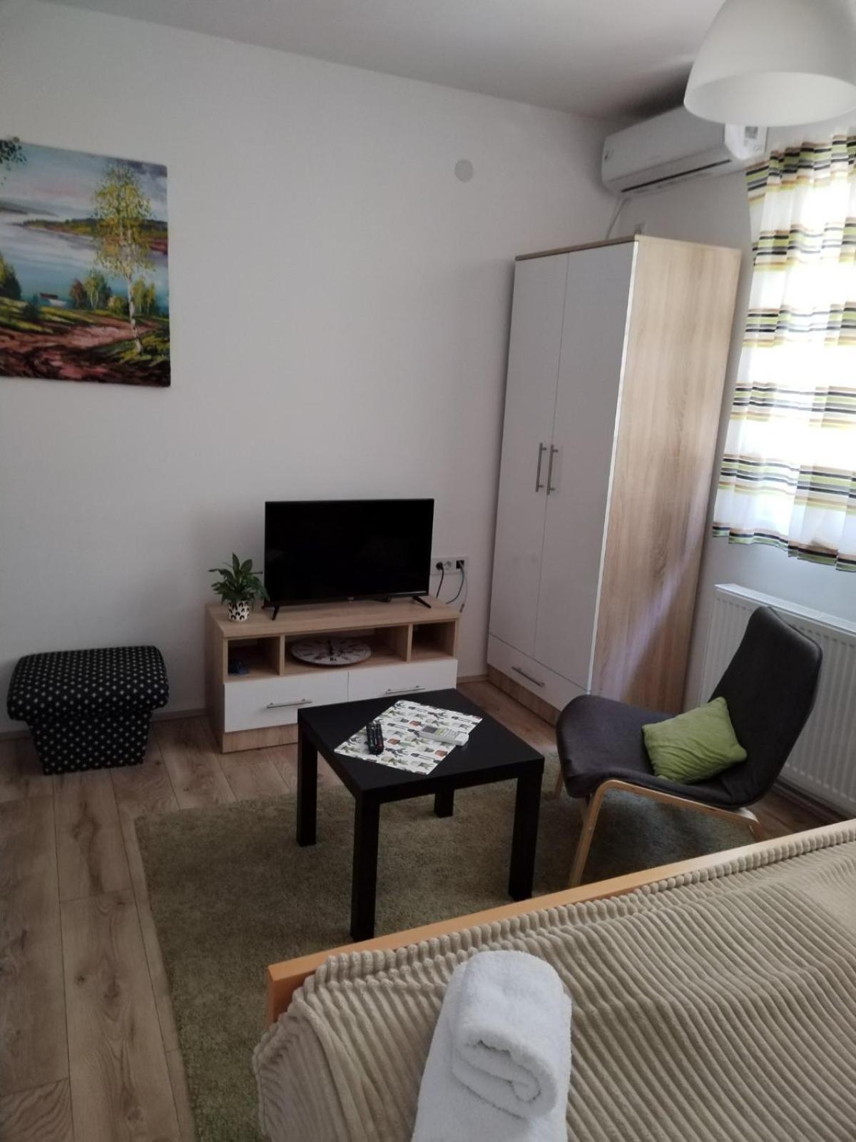 V & V Studio Apartments Ni Buitenkant foto